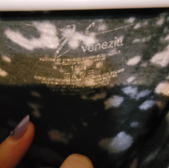 {BOGO FREE} Venezia Black and Purple Graphic 3/4 Sleeve Tee Size 18 - Picture 5 of 7